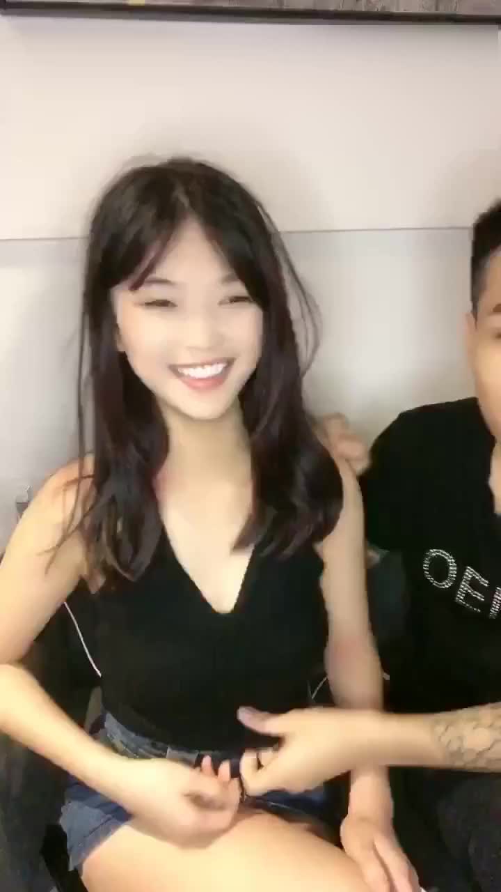 学妹下海被干，【萝了个莉】，刚发育完整的小妹妹，扒光无套干，青涩害羞，对性爱的经验还不足，有趣刺激封面图