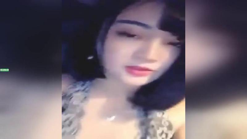 清純靚麗的短發氣質美女夜晚開著豪車去接粉絲網友路邊玩車震,操的淫聲浪語,太舒服沒控制住被內射了封面图