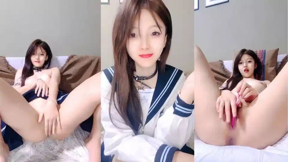 打着舌钉的风骚小妹，颜值很高跟狼友撩骚互动听指挥，揉奶玩逼看特写，肛塞爆菊好刺激，跳蛋塞逼里道具抽插封面图