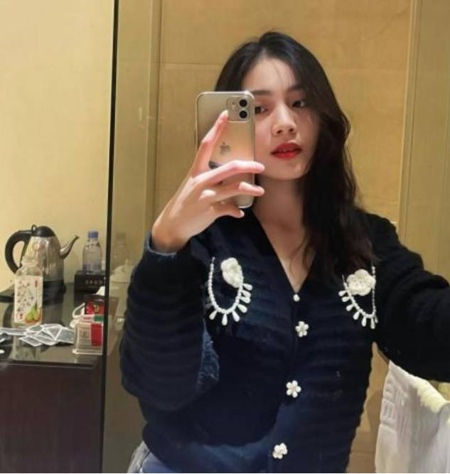 早晨起床就被女友調皮挑逗封面图