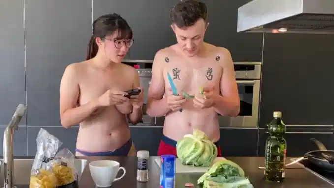 OBOKOZU.裸体做饭封面图