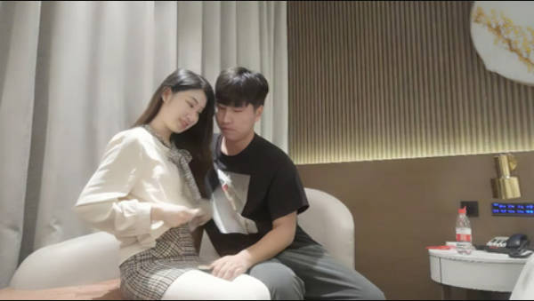 国产原创-3000約操高端外圍小姐姐可愛鄰家美女乖巧溫柔身材好沙發調情床上激戰封面图