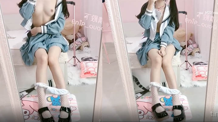 脱掉校服露奶让你看看那么嫩封面图