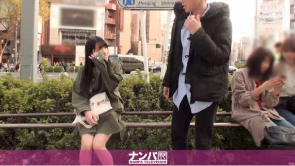 200GANA-2064 マジ軟派、初撮。 1358 清楚で美形なパイスラ女子が、原宿で休憩中に突撃ナンパ！？豊満な爆乳を上下に揺らし、マン汁を溢れさせ、激しいグラインドで膣奥を擦り付ける騎乗位は必見！！！1封面图