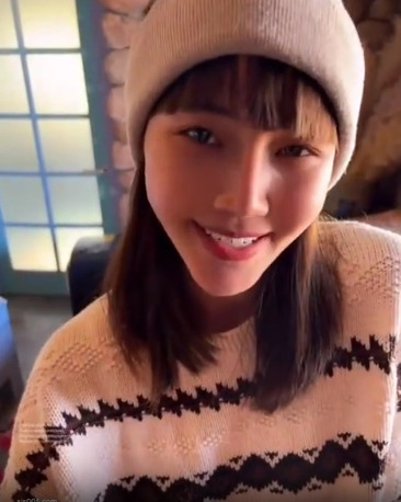 漂亮美眉_笑容真甜美_小情侶在愛情小屋愛愛封面图