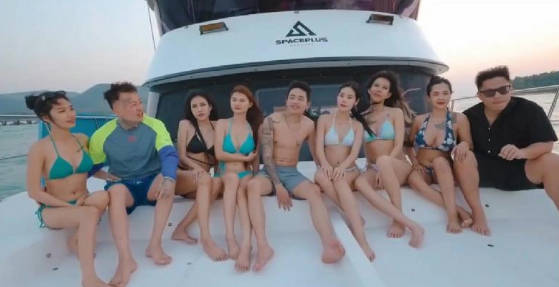 沒有什麼比租一艘遊艇和辣妹在海上盡情狂歡更棒的了封面图