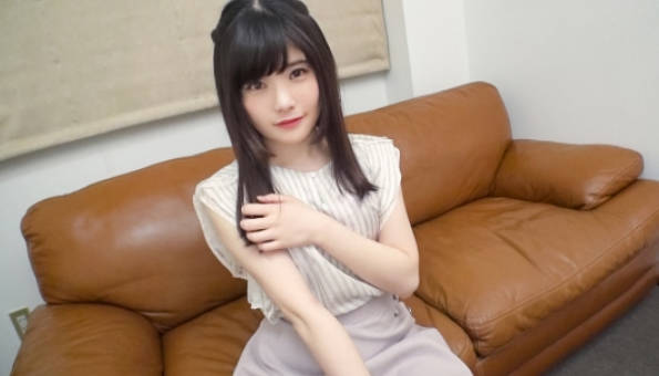 SIRO-3827 【初撮り】ネットでAV応募→AV体験撮影 972 「刺激が欲しかったから」という理由でAV出演.清楚な顔して重度のスケベ娘.男優の激しいピストンに「イクッイクッイクッッッ」と絶叫！！整った顔を崩して乱れる姿がエロい.1封面图