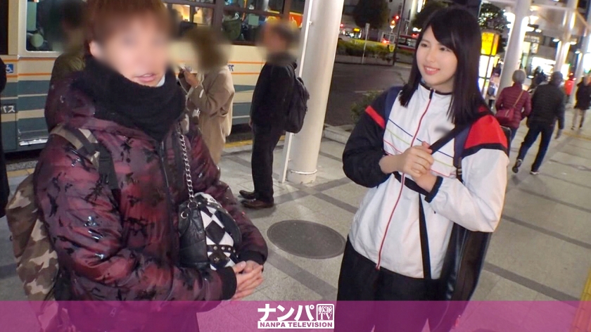 200GANA2242 マジ軟派、初撮。 1447 身長175cmの巨乳スポーツJDをGET！！真面目そうなバドミントン女子が男優のペースに乗せられてFカップ美巨乳を露出w電マで敏感な部分を弄られて発情からの挿入!プリンプリン揺れまくりな美乳と美尻は必見！！！..封面图