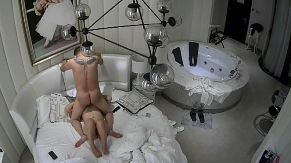 360酒店摄像头偷拍-纹身猛男狠草东北骚娘们尖叫呻吟封面图