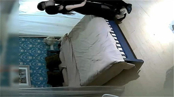 黑色高跟鞋蕾丝连衣裙长发美女封面图