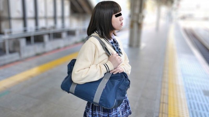 被盯上正当食的制服女孩 山中しおり 10musume_030125_01封面图