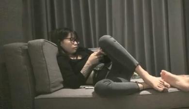 探花约了个满背纹身眼镜妹子啪啪封面图