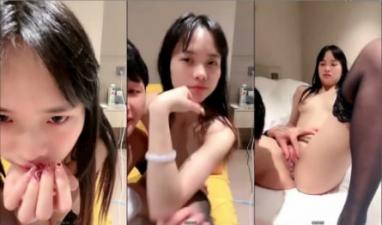 酒店里面和年轻长发女友玩穴，白虎嫩逼蝴蝶逼 舌头挑逗无套打桩机封面图