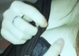 地下车库偶遇车子故障的美女，趁机上车哄她车震封面图