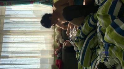 独家推荐_学院派女神级气质短发美女背着闺蜜出租屋勾引她男友_穿着封面图