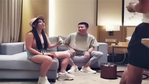 9总全国探花宝马女玩3P封面图