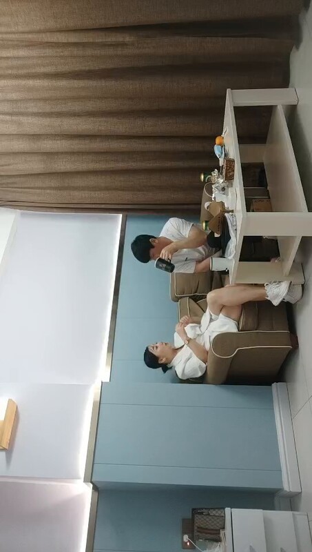 爱情丶故事网聊良家人妻约过来操逼白色西装御姐无毛扶着大屁股后入封面图