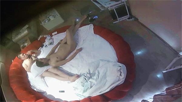 360偷拍到地方大哥带新女人去开房千万不能被嫂子看到呀_封面图