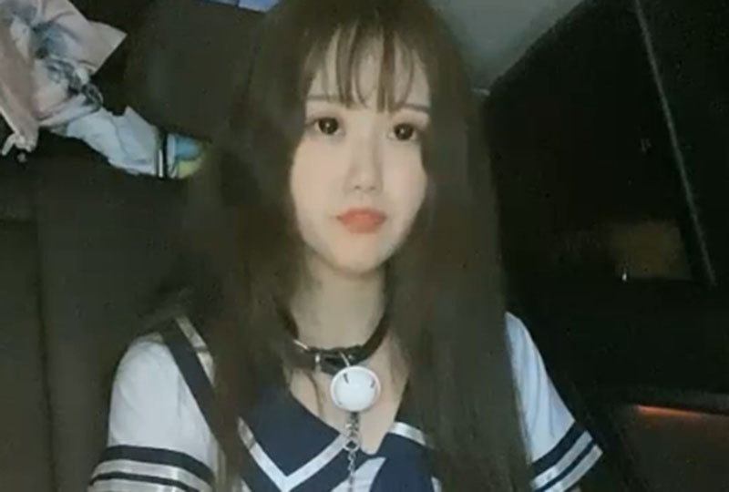 制服小萝莉户外露出的。！封面图