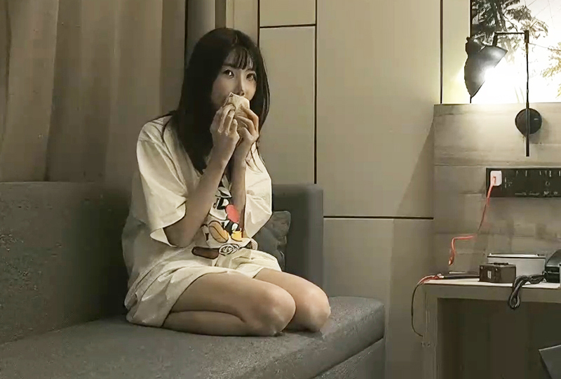 约了一个苗条妹妹，紧张到狂喝水的。！封面图