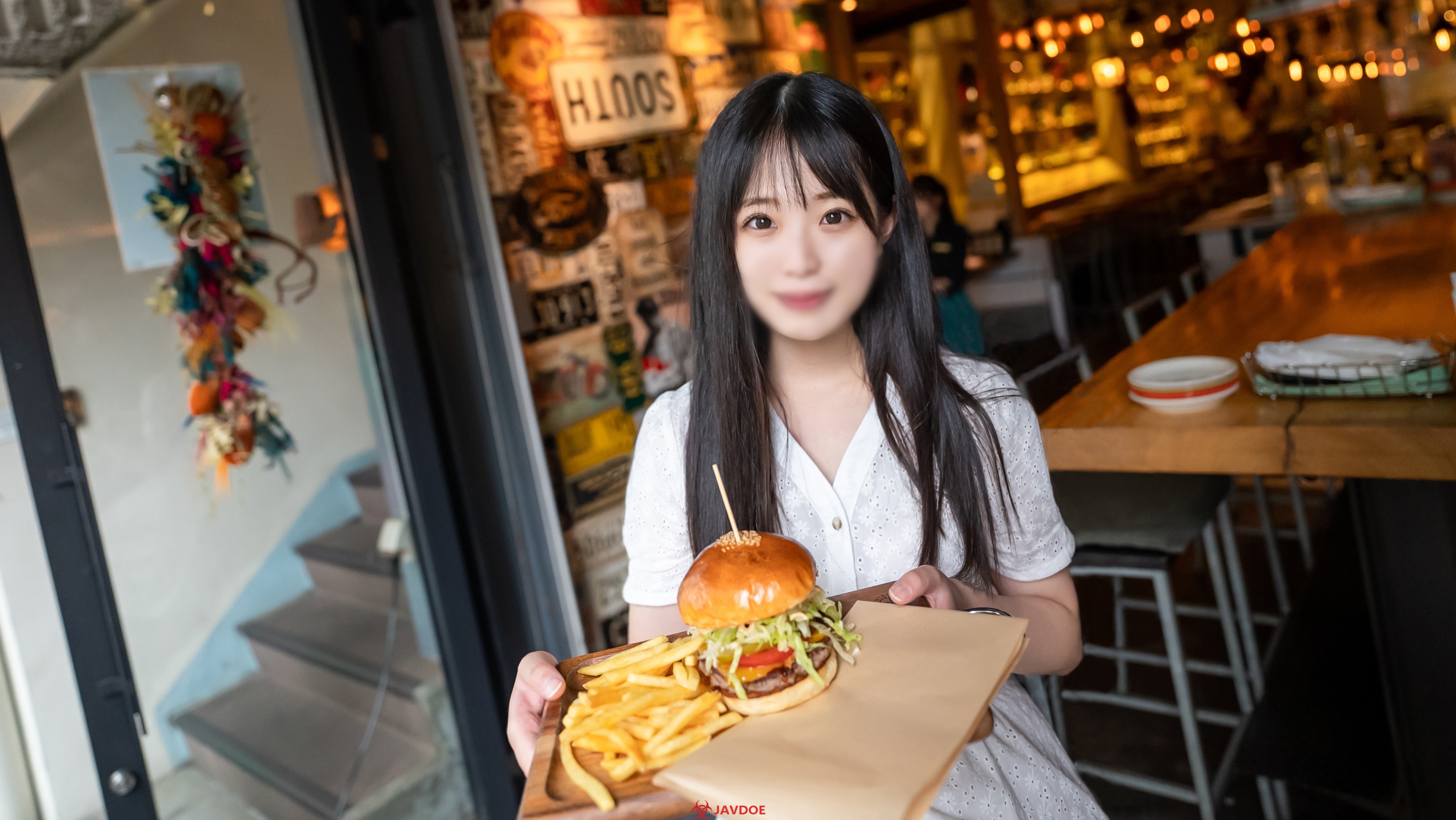 外貌！ ！电影风格！ 19岁清纯白皙，有点长大的女大学生！耀眼的纯白连衣裙和美丽的美白身体上的原始中出和面部射精！ ！封面图