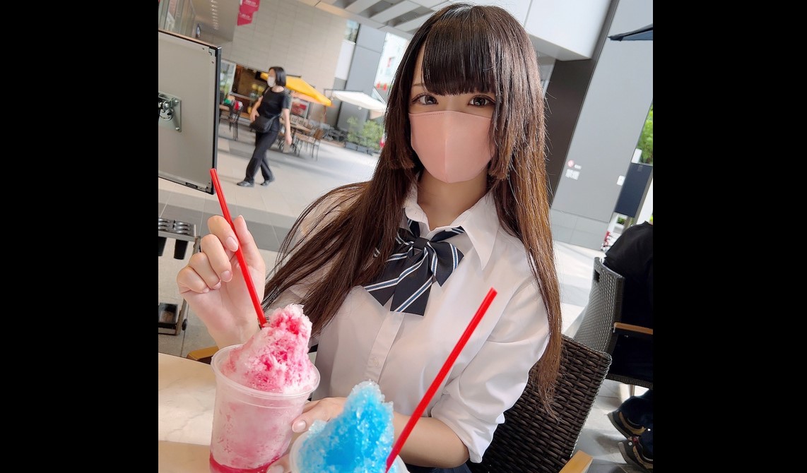 像小猫一样撒娇的偶像脸的可爱的女子〇生！！使之喝了脏了的男人的性液的结果连续无橡胶阴道内射精！！封面图