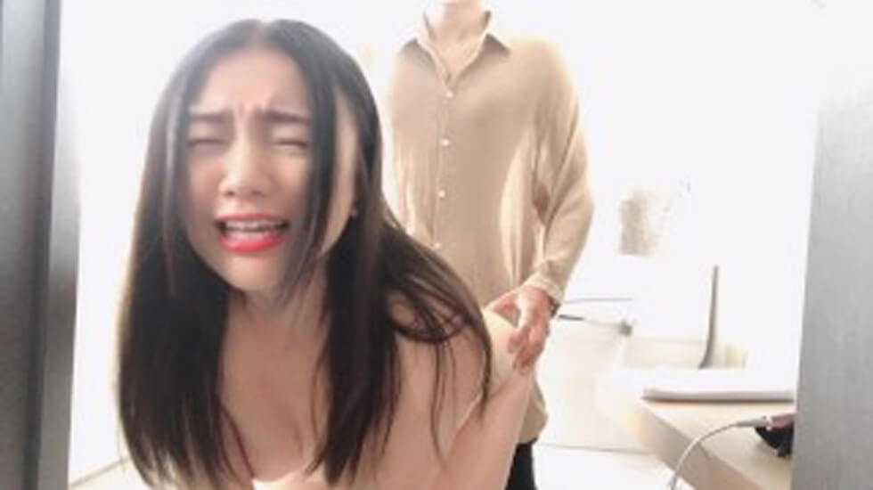 SWAGDaisybaby約旅館外拍好騷攝影師受不狂操射精在臉上的封面图