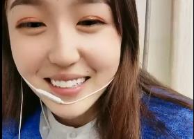 【身高176小学妹】课上让闺蜜掩护偷偷漏咪咪，回宿舍脱光光封面图