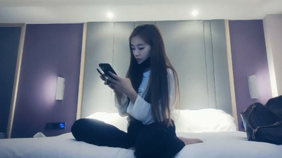 满背纹身的风骚御姐的封面图