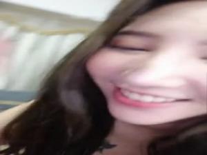 KK美女直播乱伦，玩自己的弟弟封面图