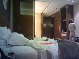 双飞肤白貌美的淘宝模特封面图