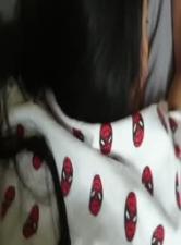 留学生与男友自拍封面图