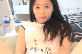 妹子穿着旗袍自慰秀封面图