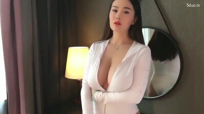 嫩模易阳酒店大尺度私拍封面图