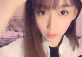 清纯可爱都学生妹子，为帮补家计开启自慰直播秀，很是诱惑封面图