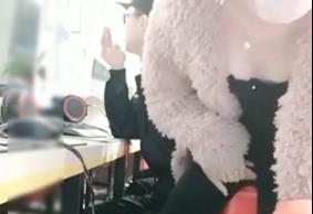 饥渴清纯女主播现场直播网吧勾引保安值班室啪啪封面图