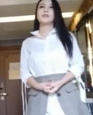 挑了个颜值不错的小姐，先口爆一次，再切磋技术封面图