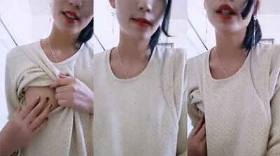 还在哺乳期的美女封面图