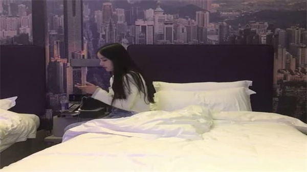 步宾探花看图说话颜值绝对很高超棒身材大奶肥臀封面图