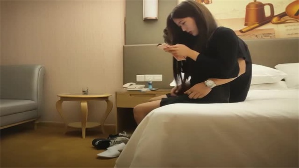 大屌生无可恋重金约外围22岁极品高颜值小妹封面图