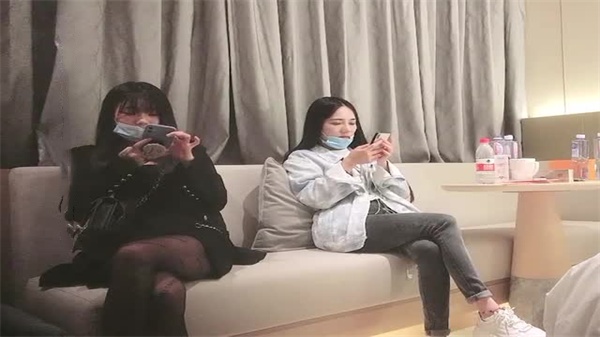 多花100块招来两个卖淫女封面图