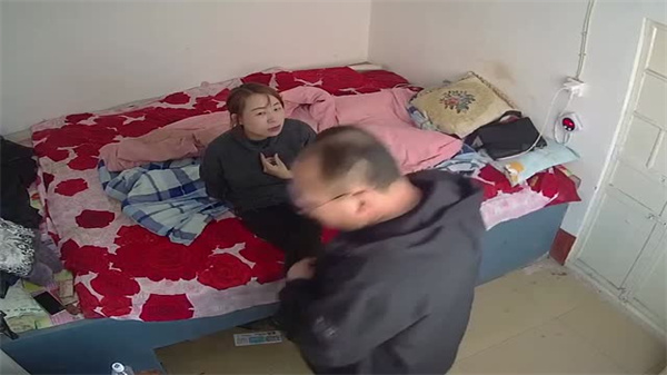 东北大叔趁老婆不在家和相好的约炮各种姿势啪啪啪封面图