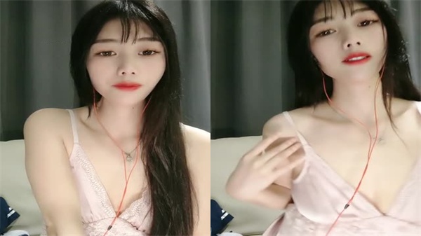 黑丝苗窕大奶骚妇让蒙面狼友舔奶玩弄操逼封面图