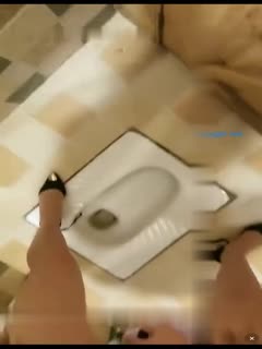 黑丝苗窕骚御姐公厕里淫声荡语撩骚互动道具玩弄骚逼自慰封面图