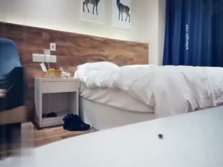 黄先生床上的性感尤物车头灯真亮眼封面图